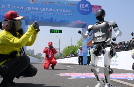 泰坦智能 | 人形機器人:批量交付浪潮下的技術破局與萬億藍海!